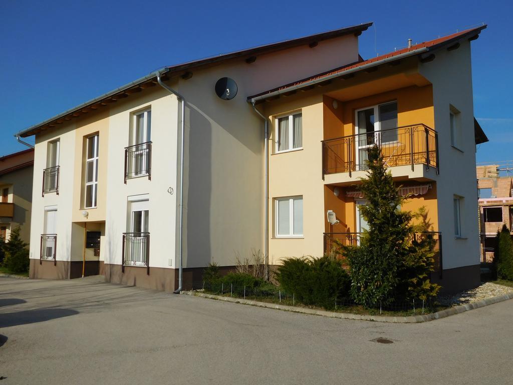 Jade Apartment Hegykő Exterior foto